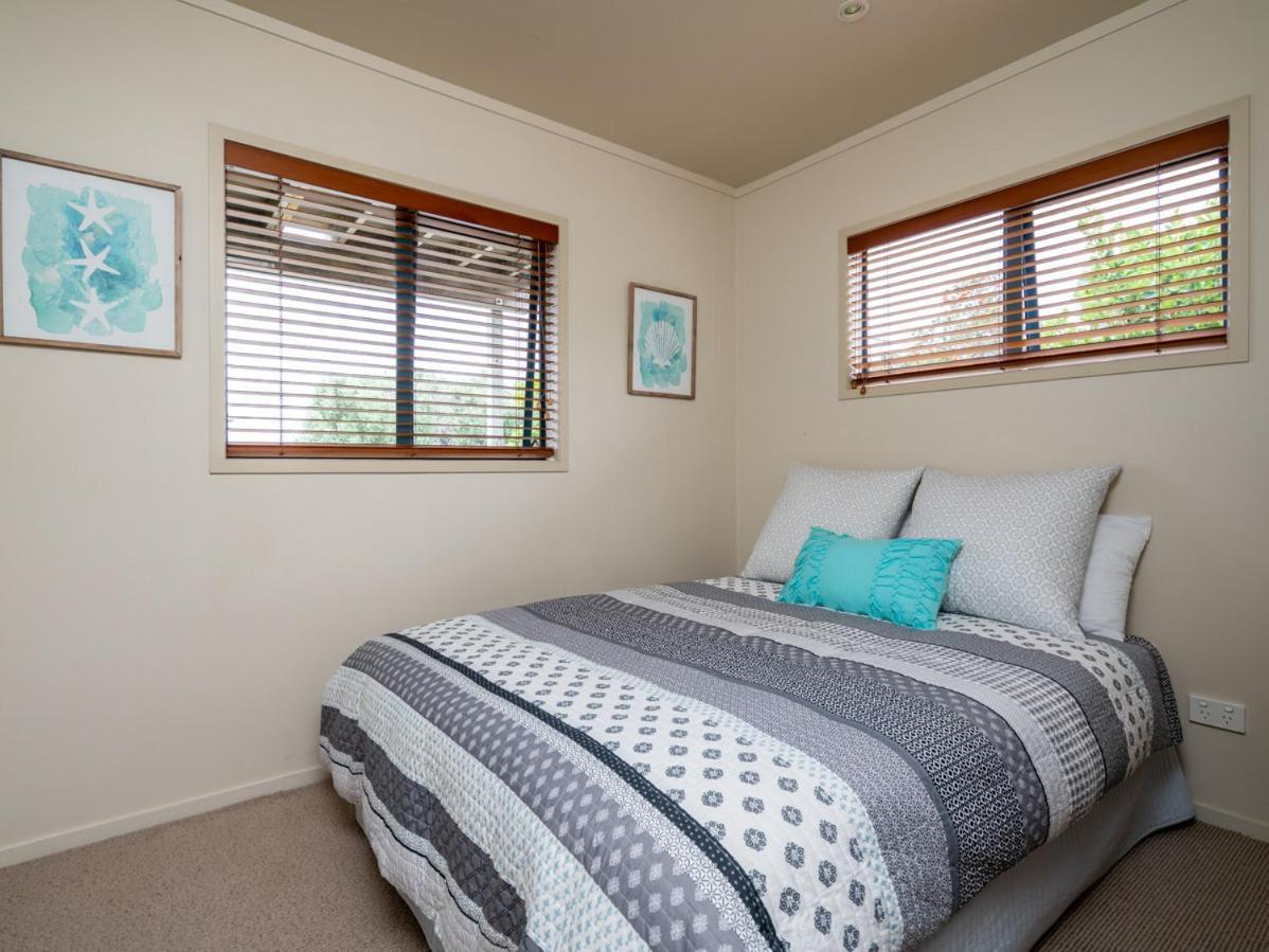 Oceans 8 - Mangawhai Heads Holiday Home Exterior photo